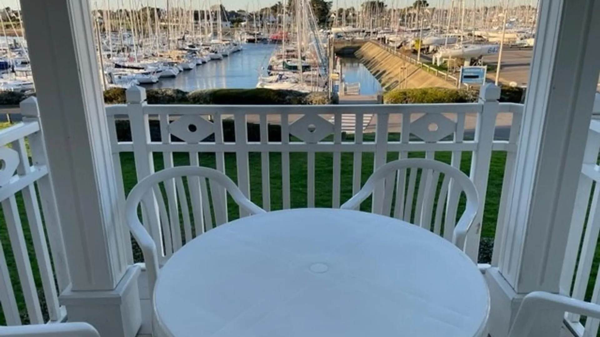 T2 A Arzon Avec Terrasse, Piscine Et Animaux Admis - Fr-1-775-6 Apartment 0*,  France