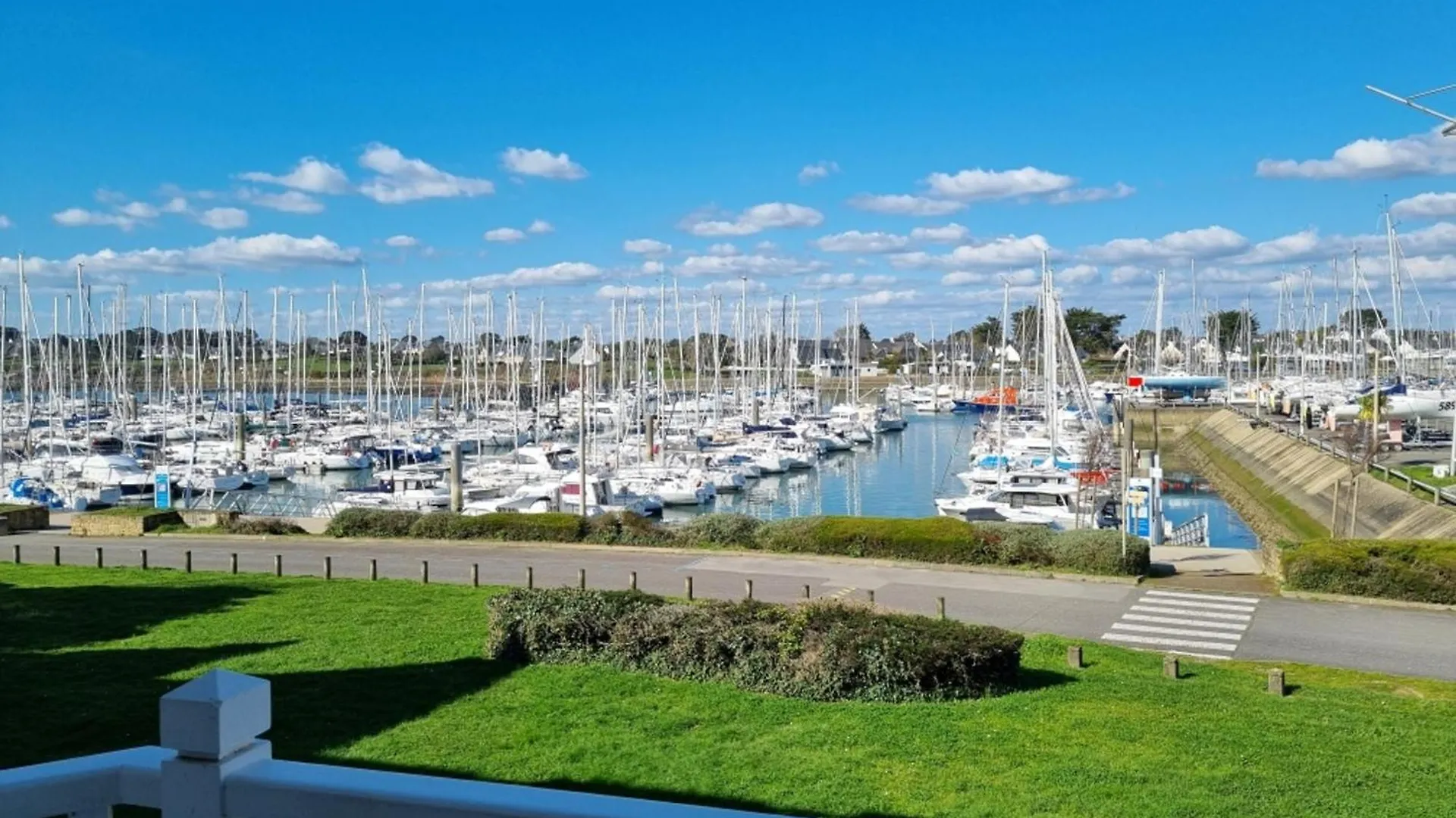 T2 A Arzon Avec Terrasse, Piscine Et Animaux Admis - Fr-1-775-6 Apartment